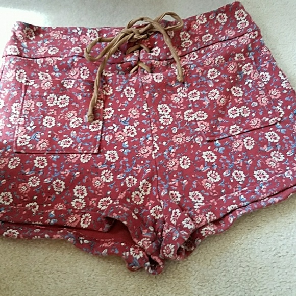 Hollister Pants - HOLLISTERbrand high-waisted shorts